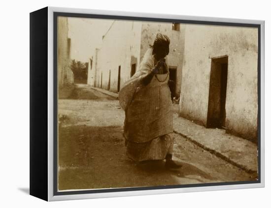 Voyage en Algérie : femme marchant dans une rue de Biskra-Henri Jacques Edouard Evenepoel-Framed Premier Image Canvas