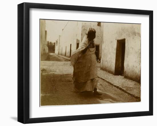 Voyage en Algérie : femme marchant dans une rue de Biskra-Henri Jacques Edouard Evenepoel-Framed Giclee Print