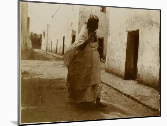 Voyage en Algérie : femme marchant dans une rue de Biskra-Henri Jacques Edouard Evenepoel-Mounted Giclee Print