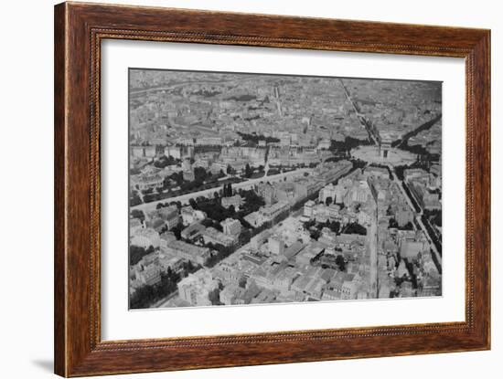 Vue aérienne de Paris prise depuis un ballon-null-Framed Giclee Print