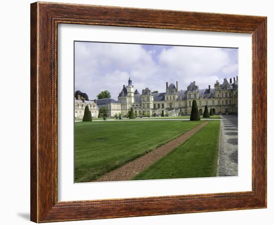 Vue ded la façade principale et la Cour du Cheval Blanc-null-Framed Giclee Print