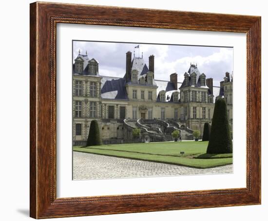 Vue ded la façade principale et la Cour du Cheval Blanc-null-Framed Giclee Print