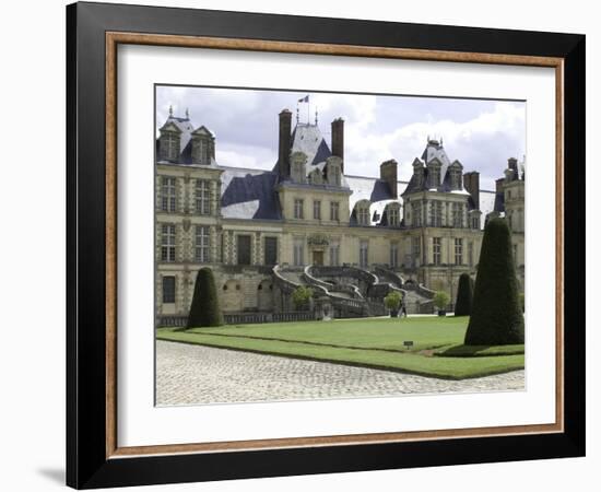 Vue ded la façade principale et la Cour du Cheval Blanc-null-Framed Giclee Print