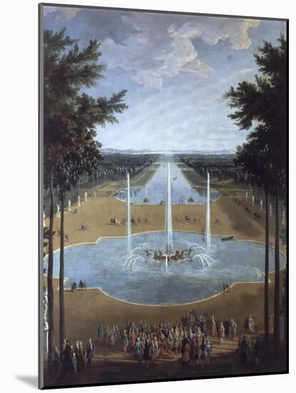 Vue du bassin d'Apollon et du Grand Canal de Versailles en 1713, au premier plan : Louis XIV à la-Pierre Denis Martin-Mounted Giclee Print