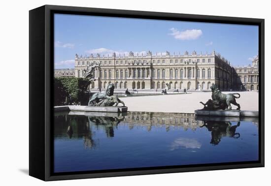 Vue du château de Versailles, côté parc-null-Framed Premier Image Canvas