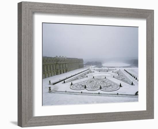 Vue du château de Versailles sous la neige côté parterre du Midi et de la p-null-Framed Giclee Print