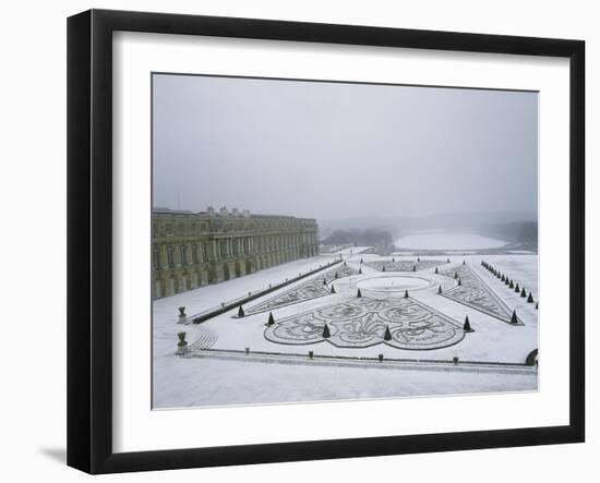 Vue du château de Versailles sous la neige côté parterre du Midi et de la p-null-Framed Giclee Print