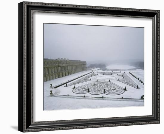 Vue du château de Versailles sous la neige côté parterre du Midi et de la p-null-Framed Giclee Print