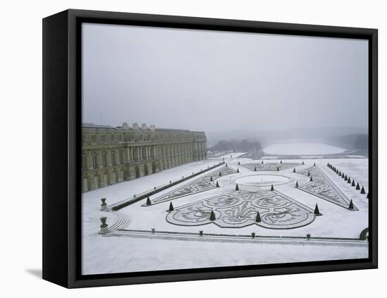 Vue du château de Versailles sous la neige côté parterre du Midi et de la p-null-Framed Premier Image Canvas