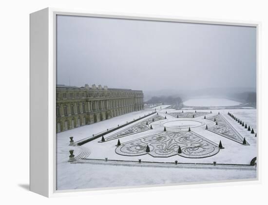 Vue du château de Versailles sous la neige côté parterre du Midi et de la p-null-Framed Premier Image Canvas