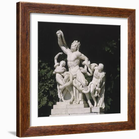 Vue du parc : statue: demi-lune du parterre de Latone côté nord : "Laocoon et ses fils étouffés-Jean-Baptiste Tuby-Framed Giclee Print