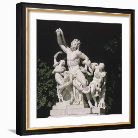 Vue du parc : statue: demi-lune du parterre de Latone côté nord : "Laocoon et ses fils étouffés-Jean-Baptiste Tuby-Framed Giclee Print