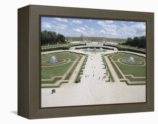 Vue du parc : vue perspective du parterre de Latone, prise de l'allée royale-null-Framed Premier Image Canvas