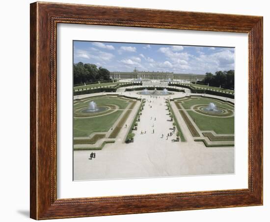 Vue du parc : vue perspective du parterre de Latone, prise de l'allée royale-null-Framed Giclee Print