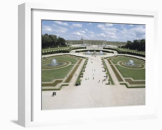 Vue du parc : vue perspective du parterre de Latone, prise de l'allée royale-null-Framed Giclee Print