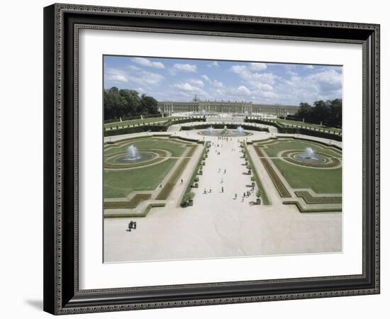 Vue du parc : vue perspective du parterre de Latone, prise de l'allée royale-null-Framed Giclee Print