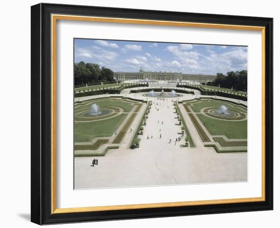 Vue du parc : vue perspective du parterre de Latone, prise de l'allée royale-null-Framed Giclee Print