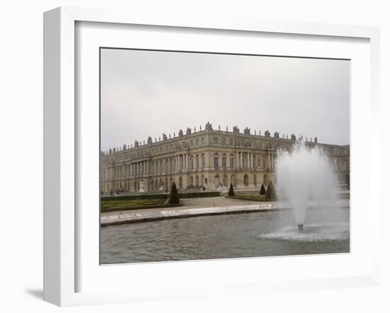 Vue extérieure, côté parc : façade centrale et angle sud-ouest-null-Framed Giclee Print