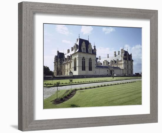 Vue extérieure du château d'Ecouen : façade sud du château, prise de l'angle sud-est-null-Framed Giclee Print