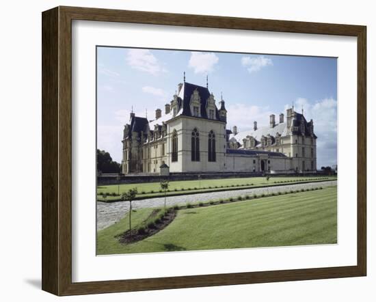 Vue extérieure du château d'Ecouen : façade sud du château, prise de l'angle sud-est-null-Framed Giclee Print