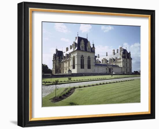 Vue extérieure du château d'Ecouen : façade sud du château, prise de l'angle sud-est-null-Framed Giclee Print