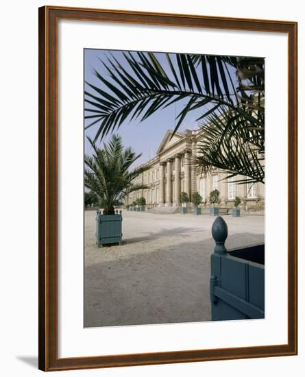 Vue extérieure : façade côté parc-null-Framed Giclee Print