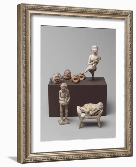 Vue groupée de figurines en terre cuite béotienne-null-Framed Giclee Print