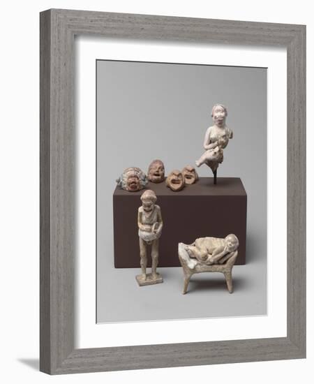 Vue groupée de figurines en terre cuite béotienne-null-Framed Giclee Print