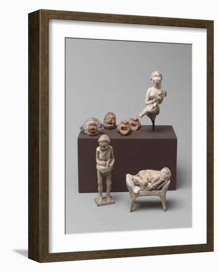 Vue groupée de figurines en terre cuite béotienne-null-Framed Giclee Print