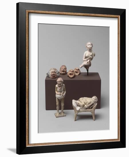 Vue groupée de figurines en terre cuite béotienne-null-Framed Giclee Print