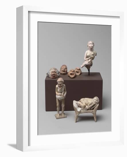 Vue groupée de figurines en terre cuite béotienne-null-Framed Giclee Print