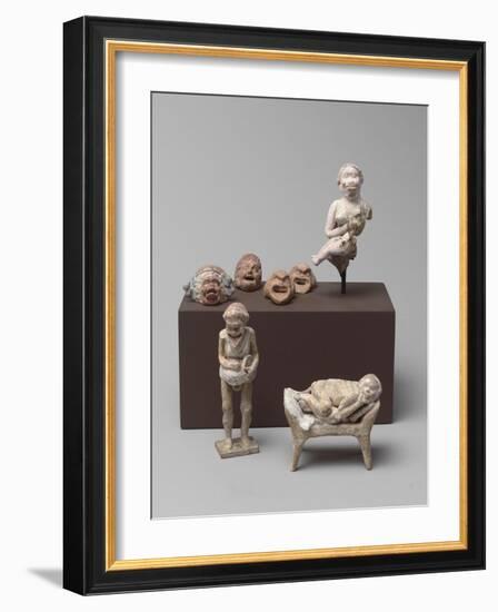 Vue groupée de figurines en terre cuite béotienne-null-Framed Giclee Print