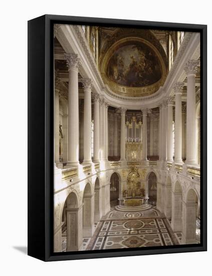 vue intérieure de la chapelle royale de Versailles en 1999-null-Framed Premier Image Canvas