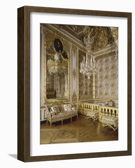 Vue intérieure des appartements de la Reine : chambre de la Reine-null-Framed Giclee Print