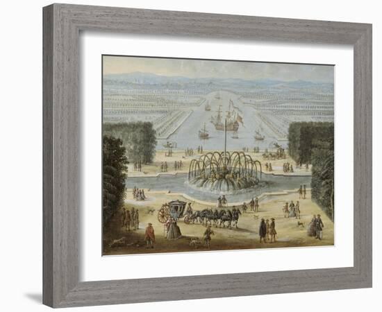 Vue perspective du Bassin d'Apollon et du Grand Canal avec sa flotille à Versailles-null-Framed Giclee Print