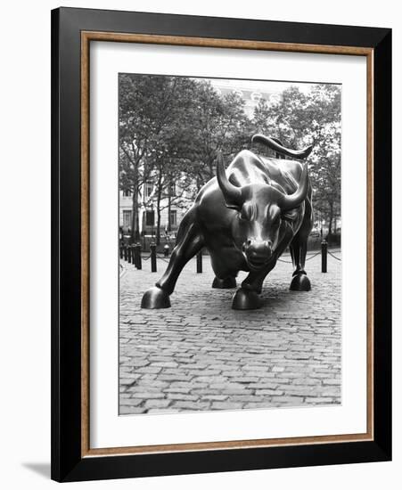 Wall Street Bull Sculpture-Chris Bliss-Framed Photographic Print