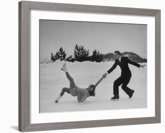 Wallace Diestelmeyer and Suzanne Morrow Figure Skating at the Winter Olympics-null-Framed Premium Photographic Print