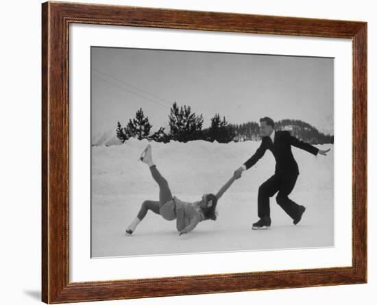 Wallace Diestelmeyer and Suzanne Morrow Figure Skating at the Winter Olympics-null-Framed Premium Photographic Print