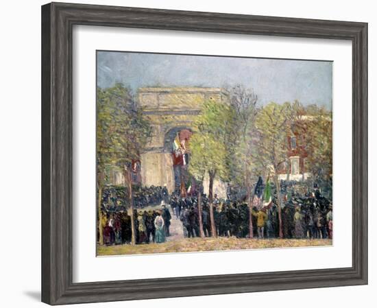 Washington Square, 1918-William James Glackens-Framed Giclee Print