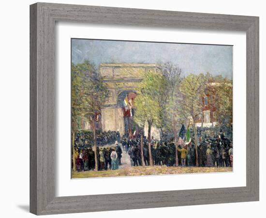 Washington Square, 1918-William James Glackens-Framed Giclee Print