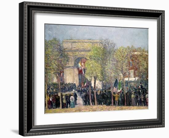 Washington Square, 1918-William James Glackens-Framed Giclee Print