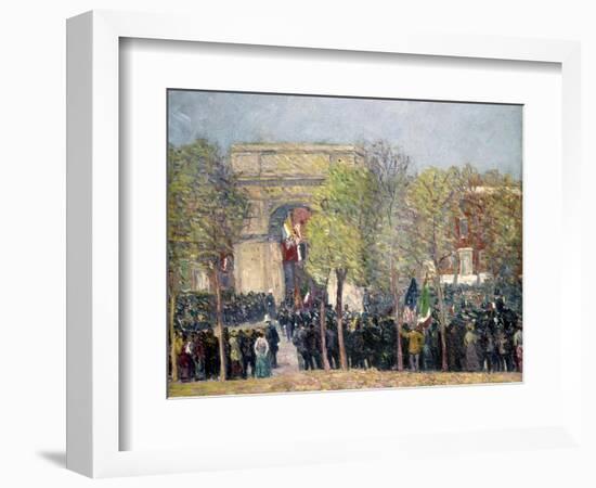 Washington Square, 1918-William James Glackens-Framed Giclee Print