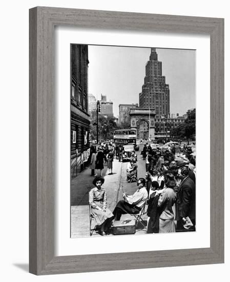 Washington Square Art Show-Alfred Eisenstaedt-Framed Photographic Print