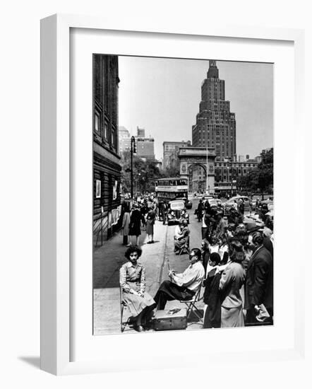 Washington Square Art Show-Alfred Eisenstaedt-Framed Photographic Print