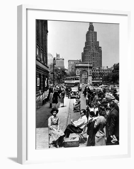 Washington Square Art Show-Alfred Eisenstaedt-Framed Photographic Print