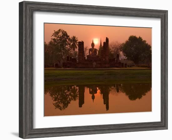 Wat Mahathat, Sukhothai Historical Park, UNESCO World Heritage Site, Sukhothai Province, Thailand,-Ben Pipe-Framed Photographic Print