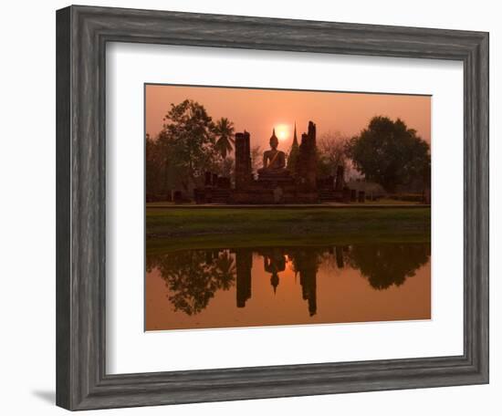 Wat Mahathat, Sukhothai Historical Park, UNESCO World Heritage Site, Sukhothai Province, Thailand,-Ben Pipe-Framed Photographic Print