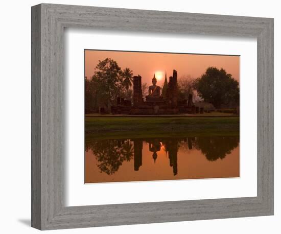 Wat Mahathat, Sukhothai Historical Park, UNESCO World Heritage Site, Sukhothai Province, Thailand,-Ben Pipe-Framed Photographic Print