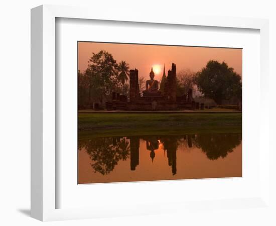 Wat Mahathat, Sukhothai Historical Park, UNESCO World Heritage Site, Sukhothai Province, Thailand,-Ben Pipe-Framed Photographic Print