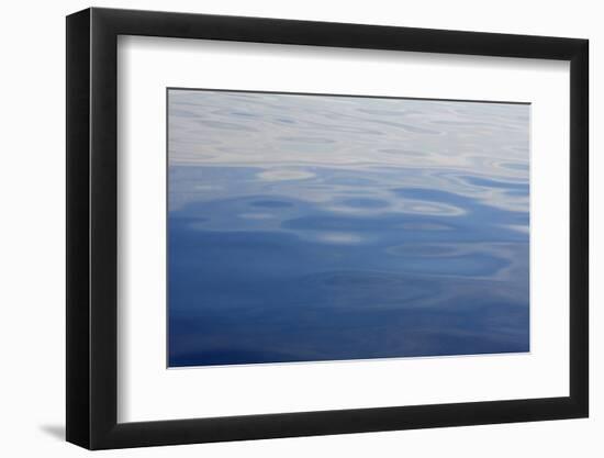 Water ripple abstract-Savanah Plank-Framed Photographic Print